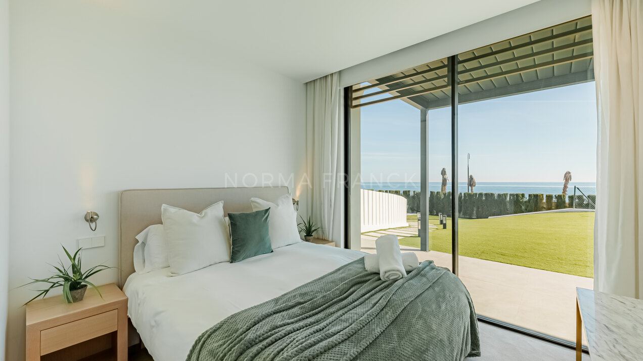 Villa Imare - Beachfront contemporary villa in Estepona