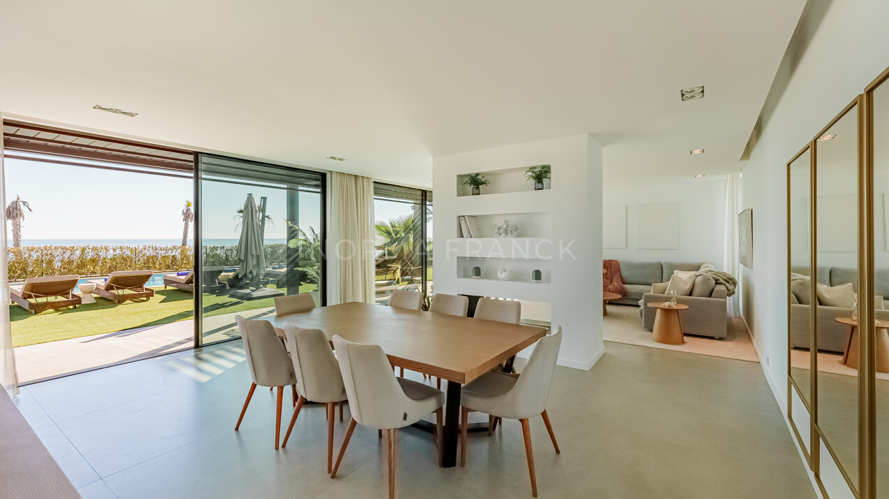 Villa Imare - Beachfront contemporary villa in Estepona