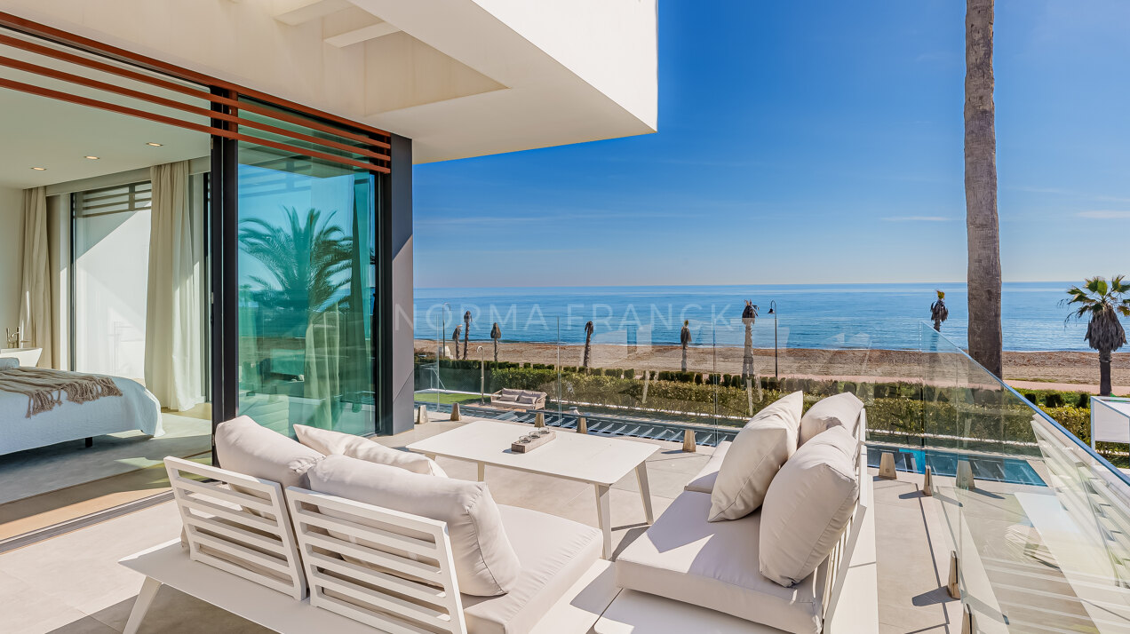 Villa Imare - Beachfront contemporary villa in Estepona