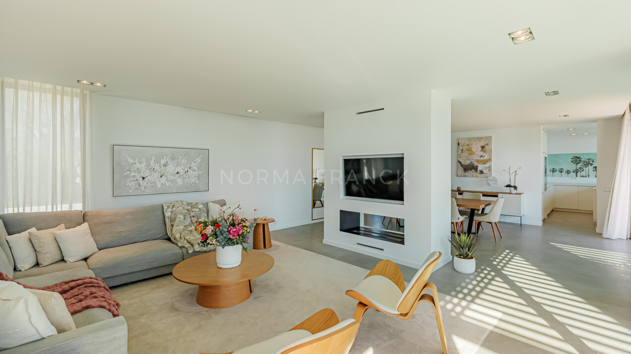 Villa Imare - Beachfront contemporary villa in Estepona