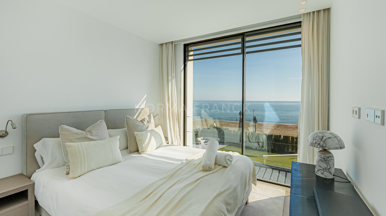 Villa Imare - Beachfront contemporary villa in Estepona
