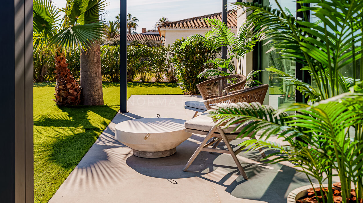 Villa Imare - Beachfront contemporary villa in Estepona