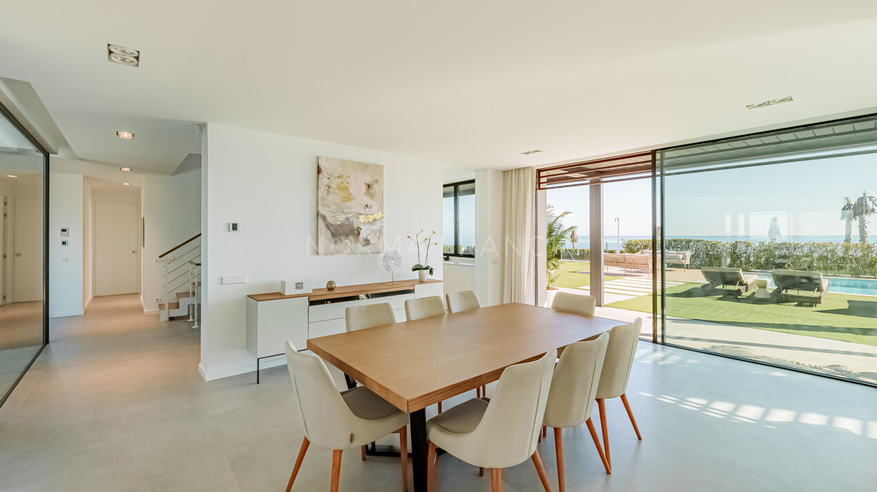 Villa Imare - Beachfront contemporary villa in Estepona