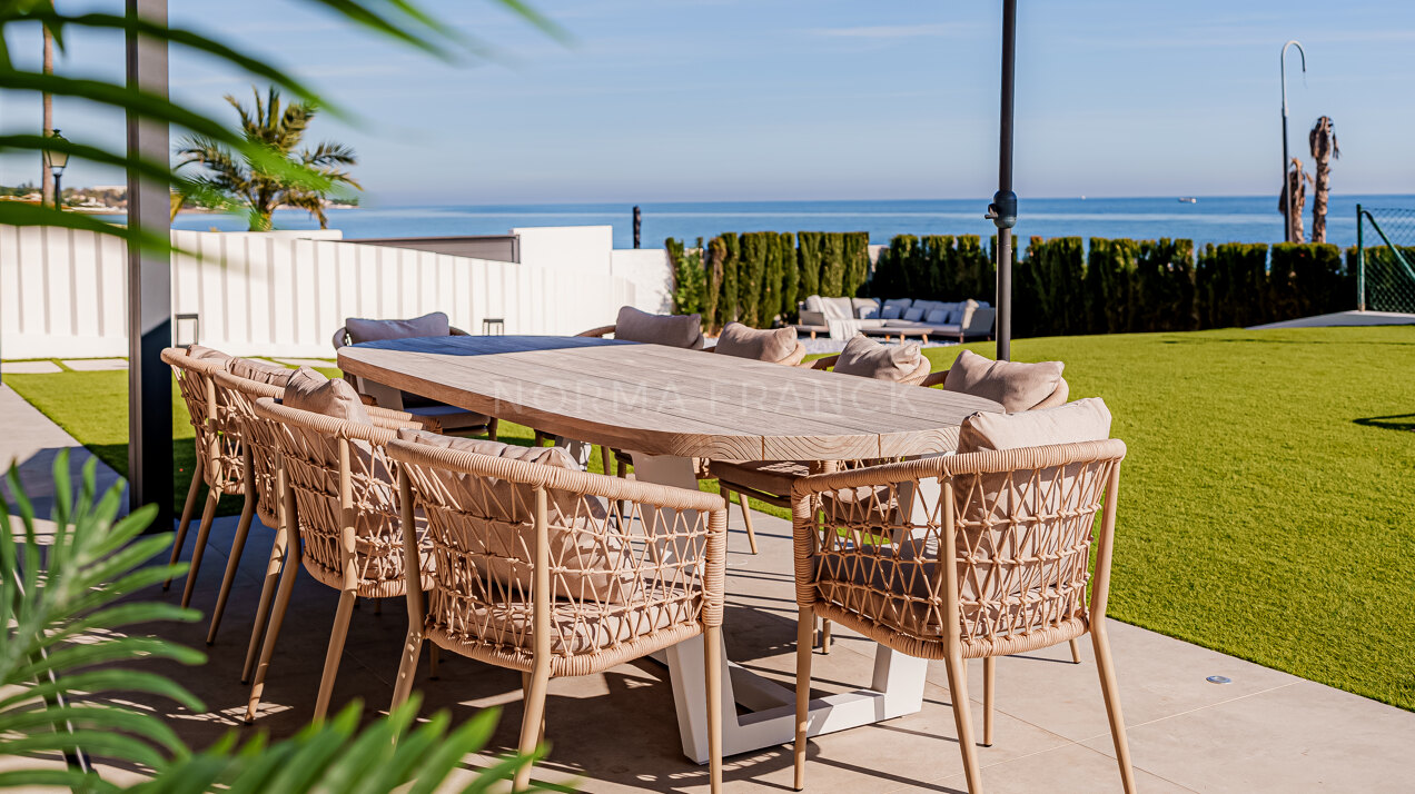 Villa Imare - Beachfront contemporary villa in Estepona
