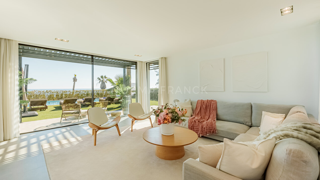 Villa Imare - Beachfront contemporary villa in Estepona