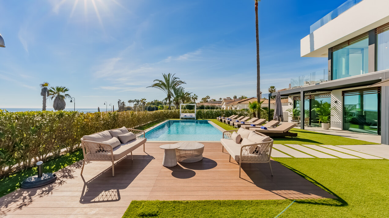Villa Imare - Beachfront contemporary villa in Estepona