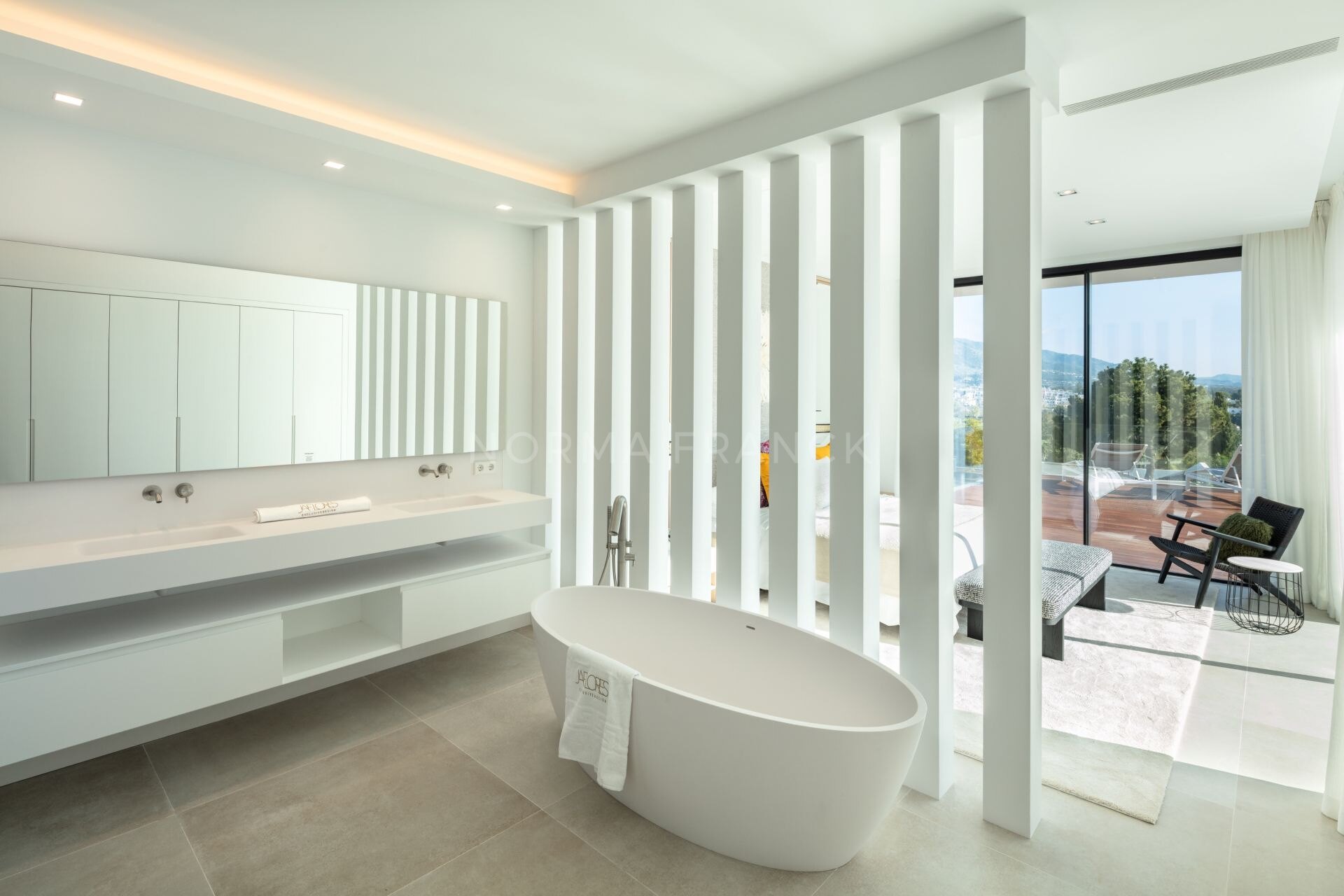 Villa Camellia - contemporary villa nestled in the prestigious Golf Valley of Nueva Andalucía