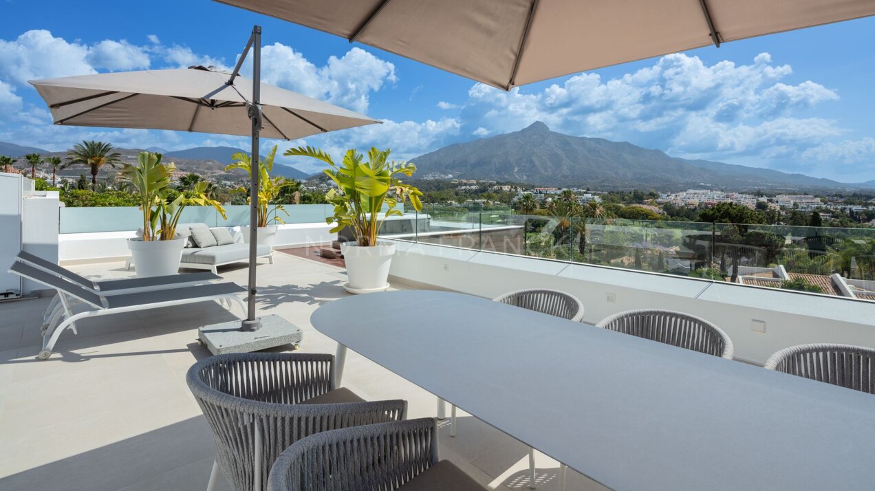 Villa Camellia - contemporary villa nestled in the prestigious Golf Valley of Nueva Andalucía
