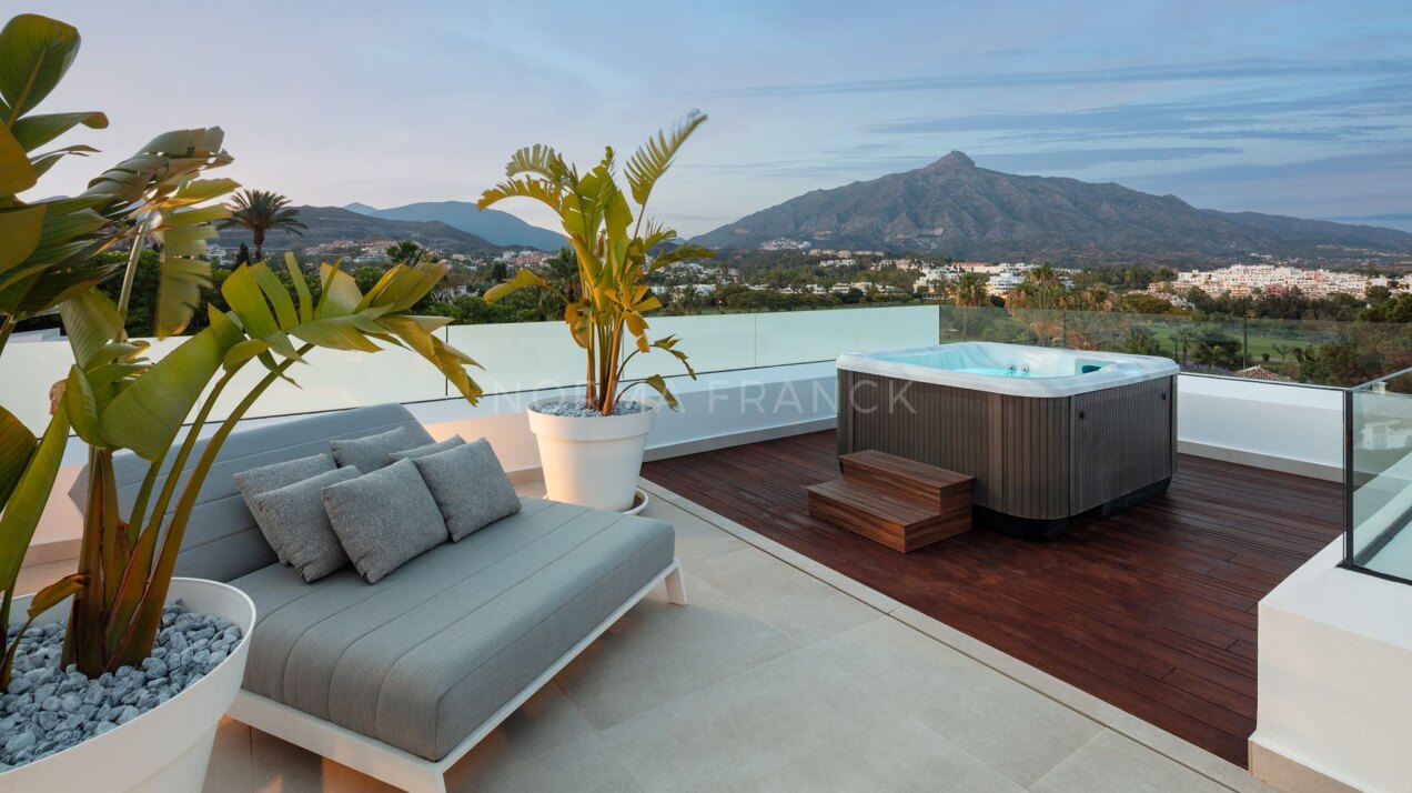 Villa Camellia - contemporary villa nestled in the prestigious Golf Valley of Nueva Andalucía