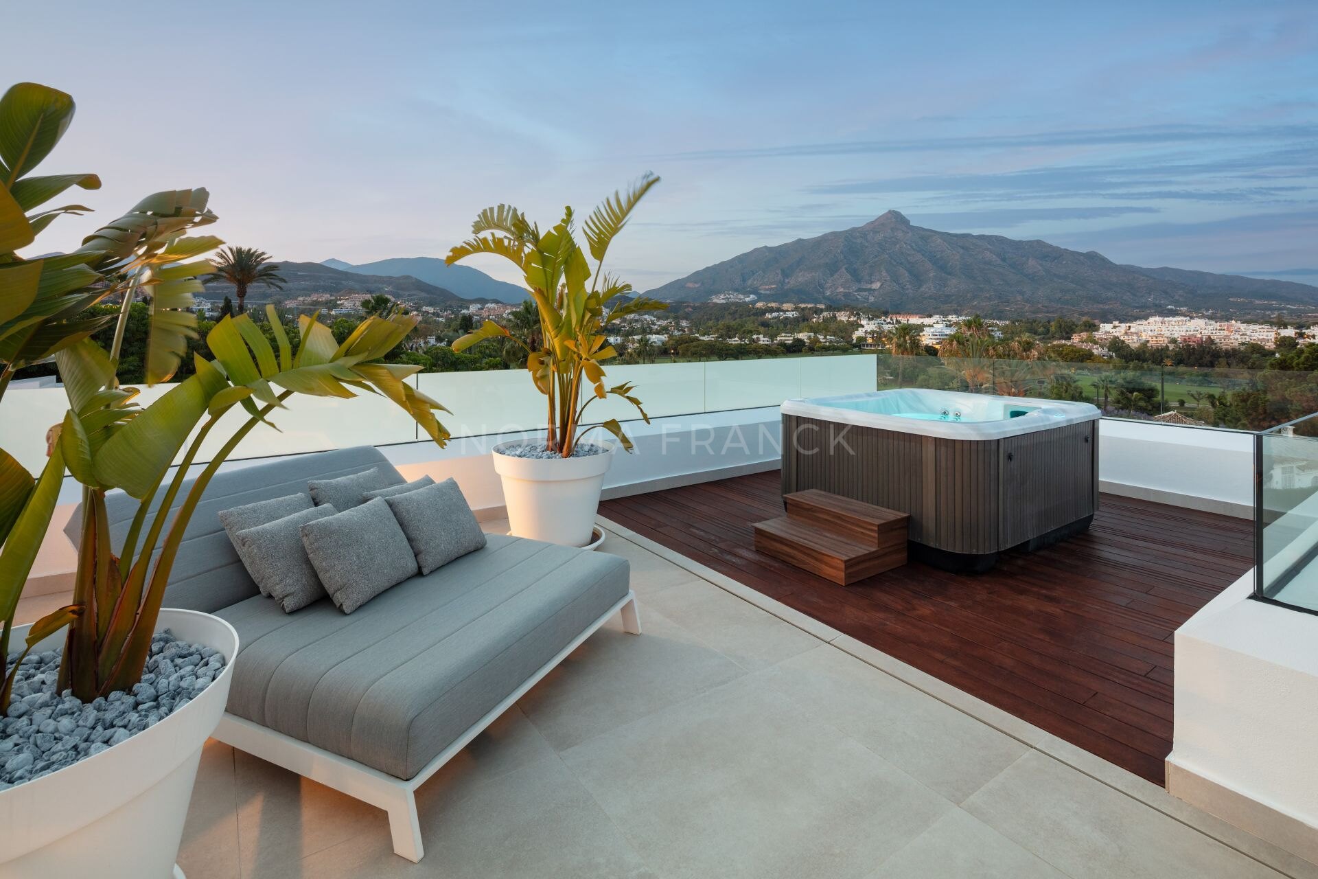 Villa Camellia - contemporary villa nestled in the prestigious Golf Valley of Nueva Andalucía