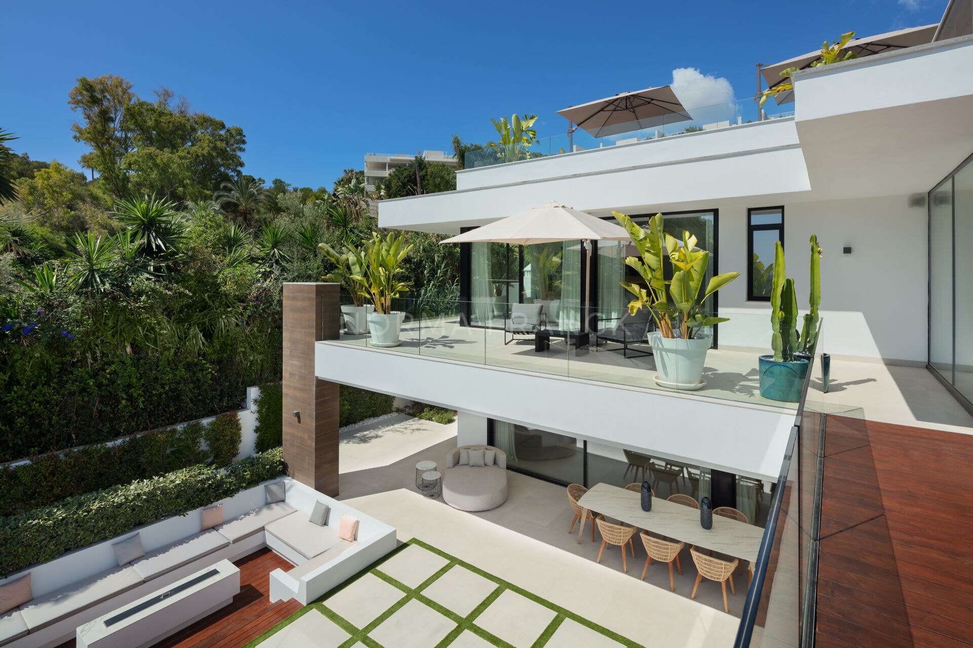 Villa Camellia - contemporary villa nestled in the prestigious Golf Valley of Nueva Andalucía