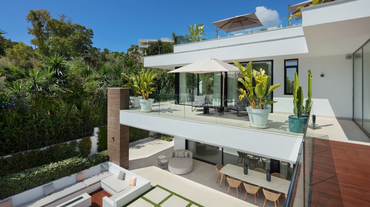 Villa Camellia - contemporary villa nestled in the prestigious Golf Valley of Nueva Andalucía