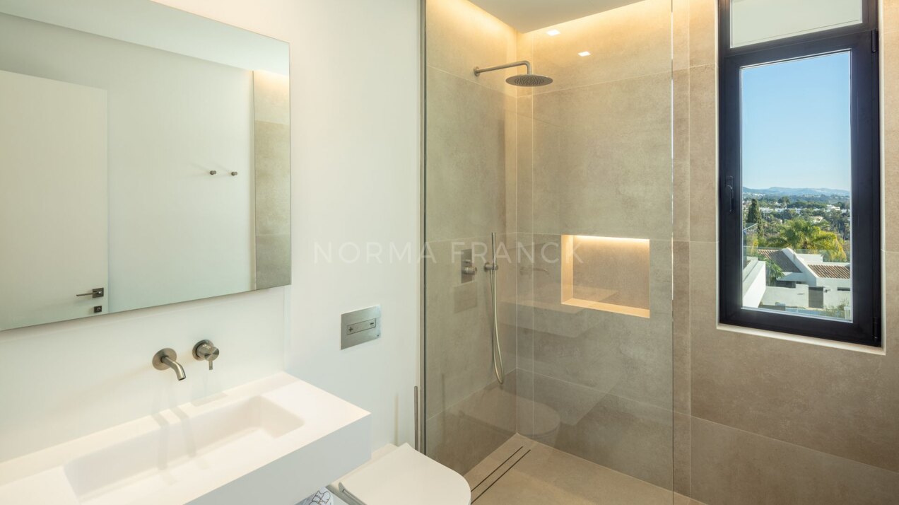 Villa Camellia - contemporary villa nestled in the prestigious Golf Valley of Nueva Andalucía