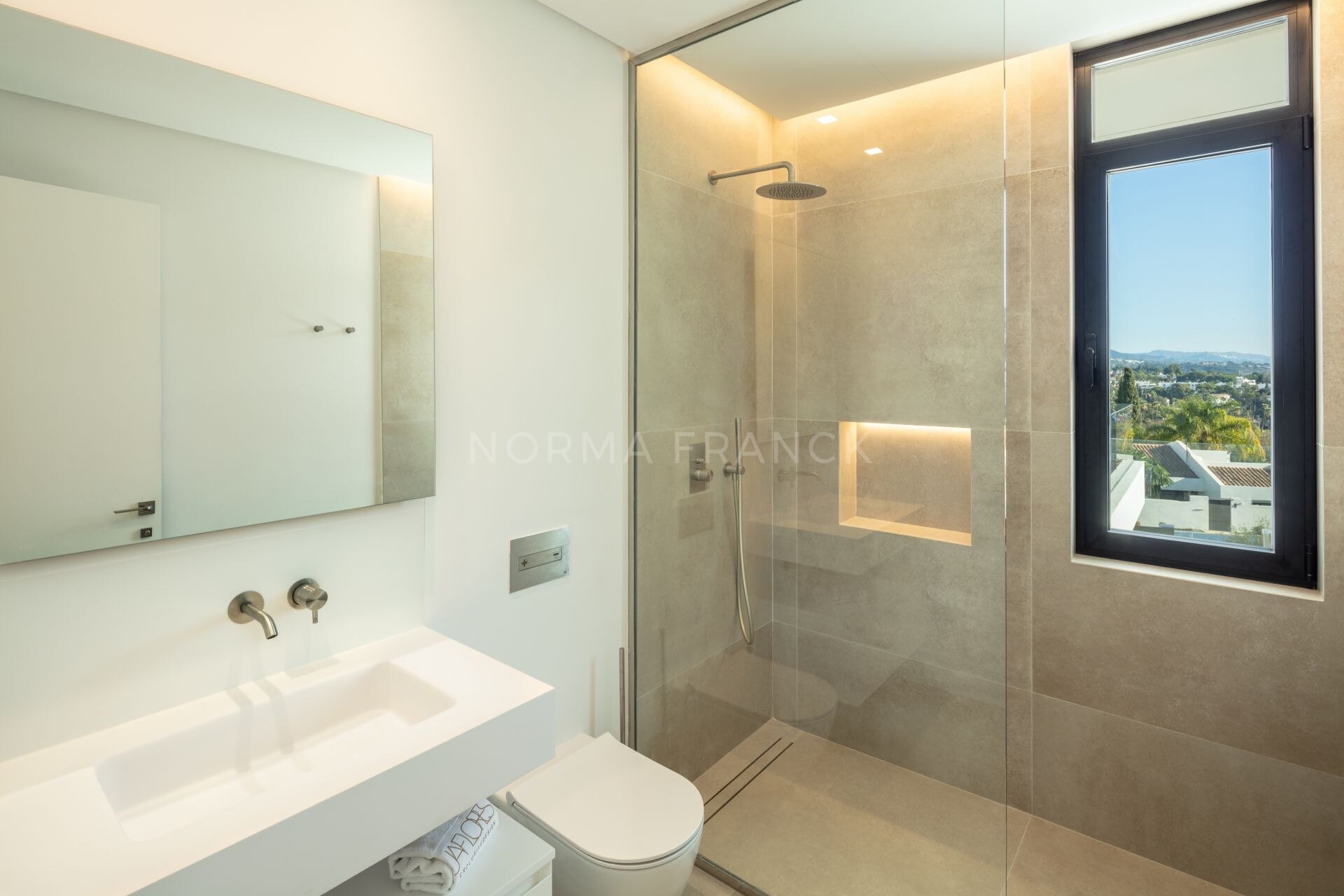 Villa Camellia - contemporary villa nestled in the prestigious Golf Valley of Nueva Andalucía