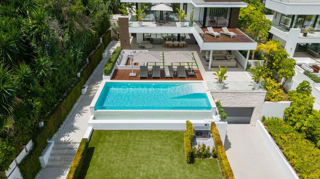 Villa Camellia - contemporary villa nestled in the prestigious Golf Valley of Nueva Andalucía