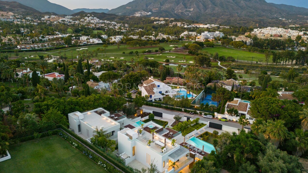 Villa Camellia - contemporary villa nestled in the prestigious Golf Valley of Nueva Andalucía