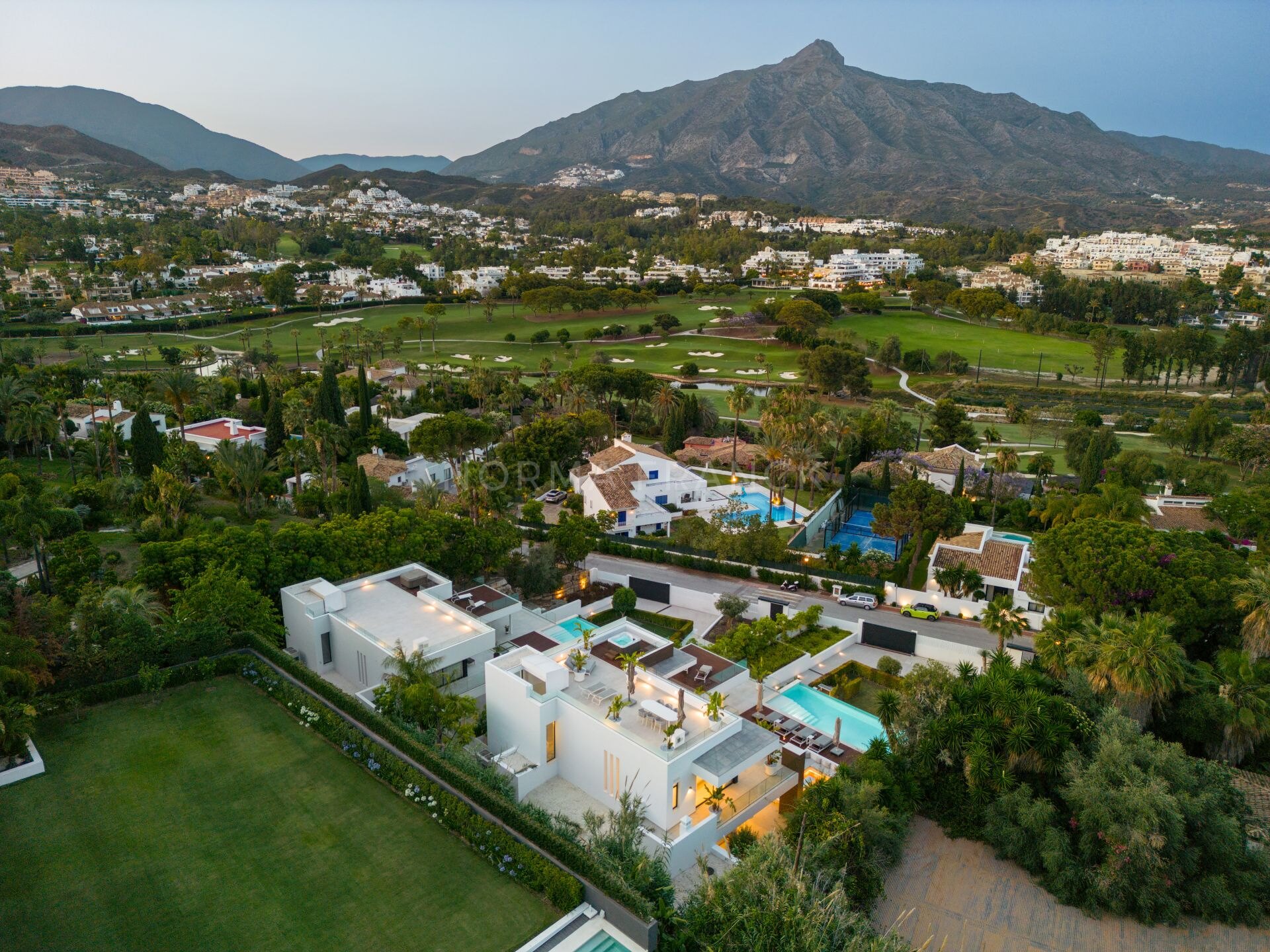 Villa Camellia - contemporary villa nestled in the prestigious Golf Valley of Nueva Andalucía