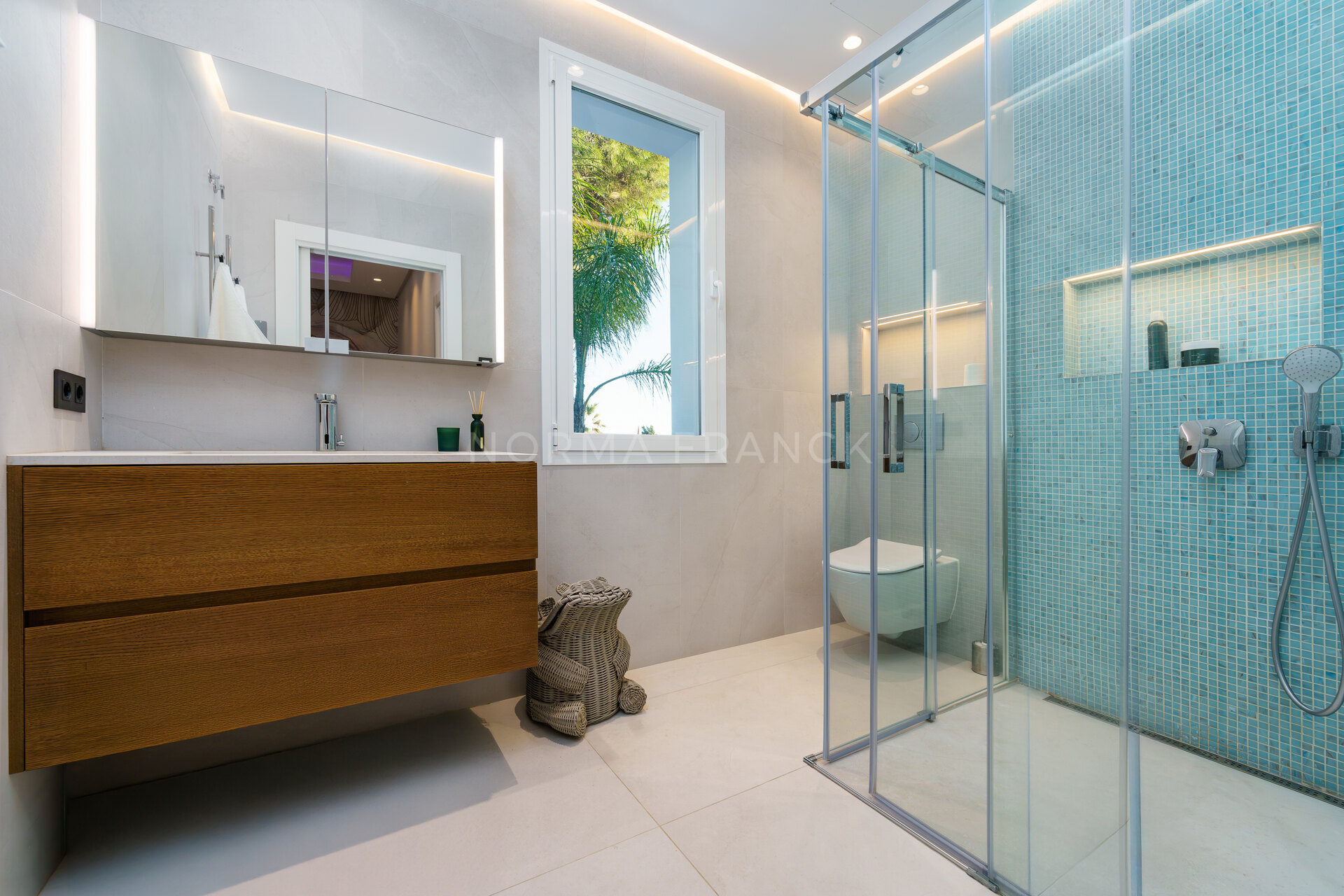 Casa Gina - Exquisite Contemporary villa in Nueva Andalucia