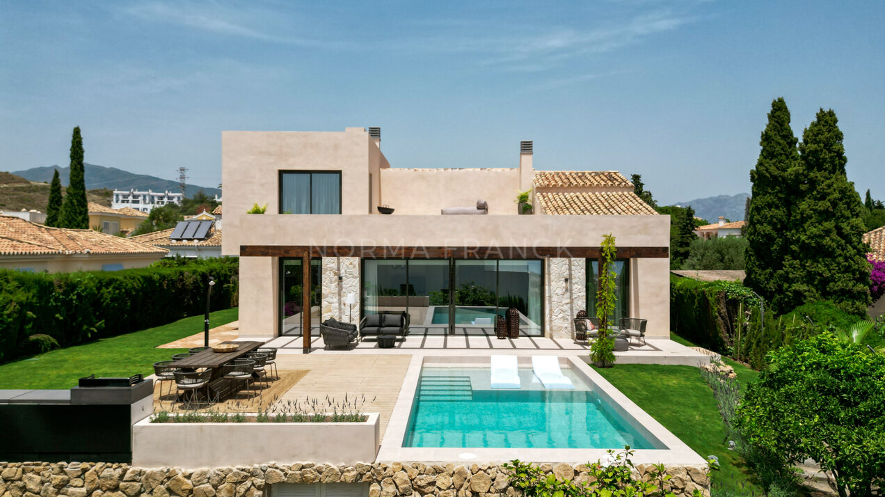 Villa Minoo -Sophisticated stylish villa located in El Paraiso