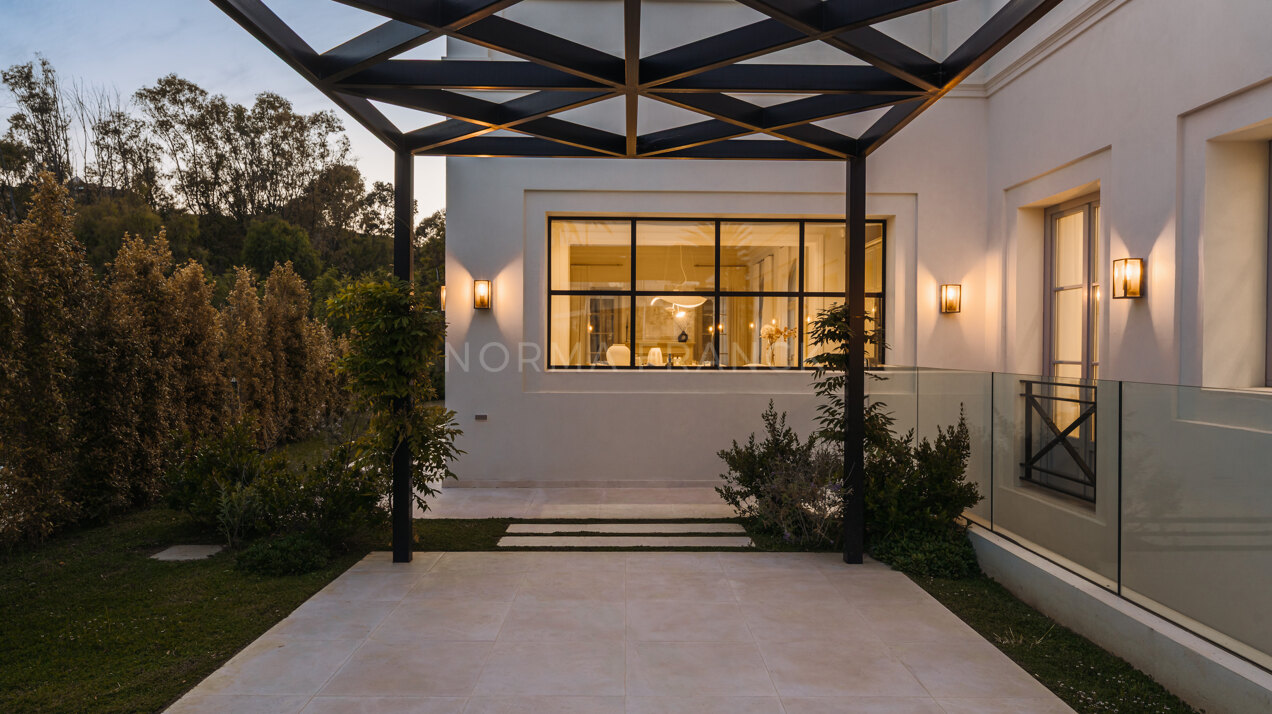 Villa Valora - A Masterpiece of Modern Elegance and Classical Charm in La Cerquilla