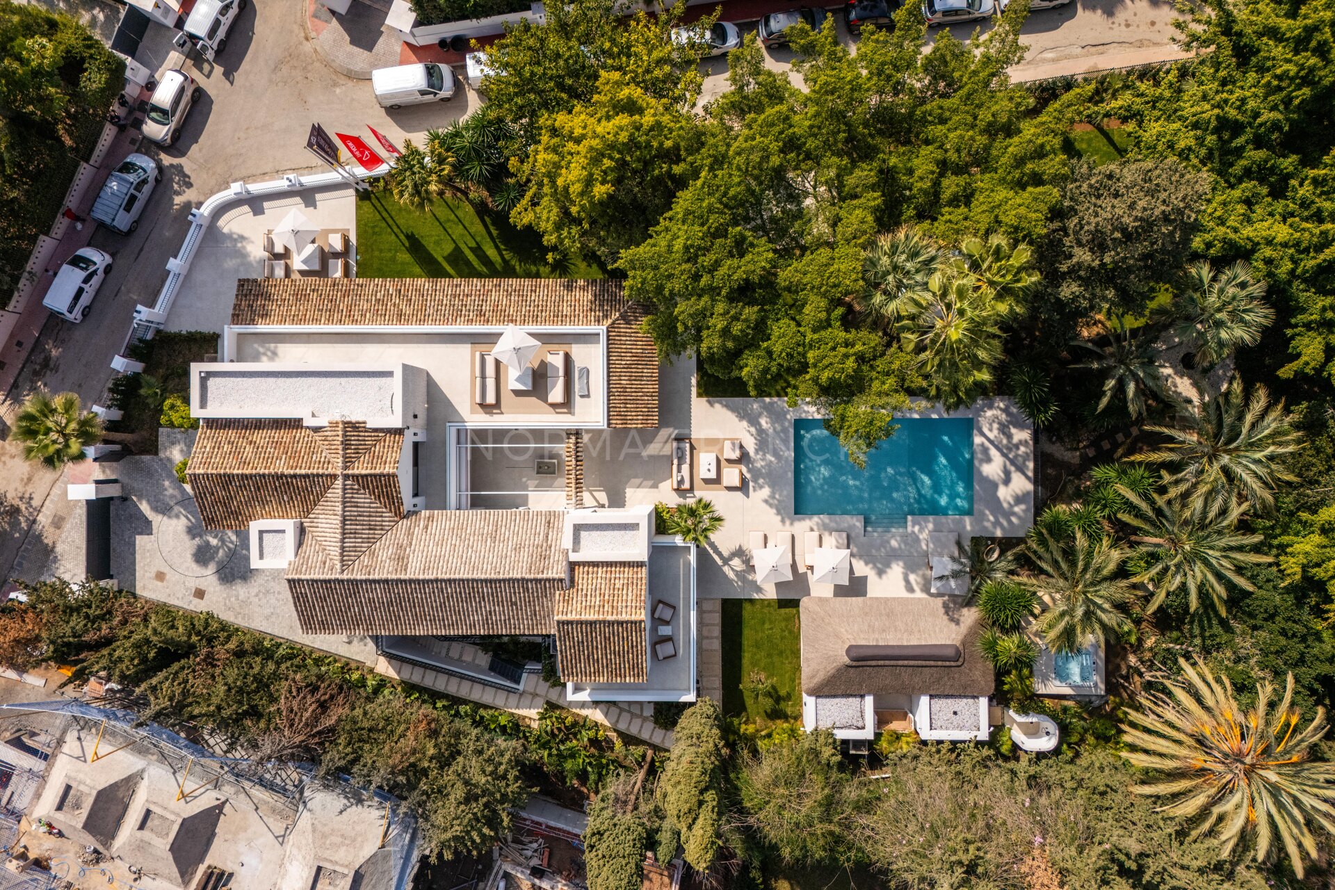 Villa Las Palmeras - Contemporary design with elegant traditional charm