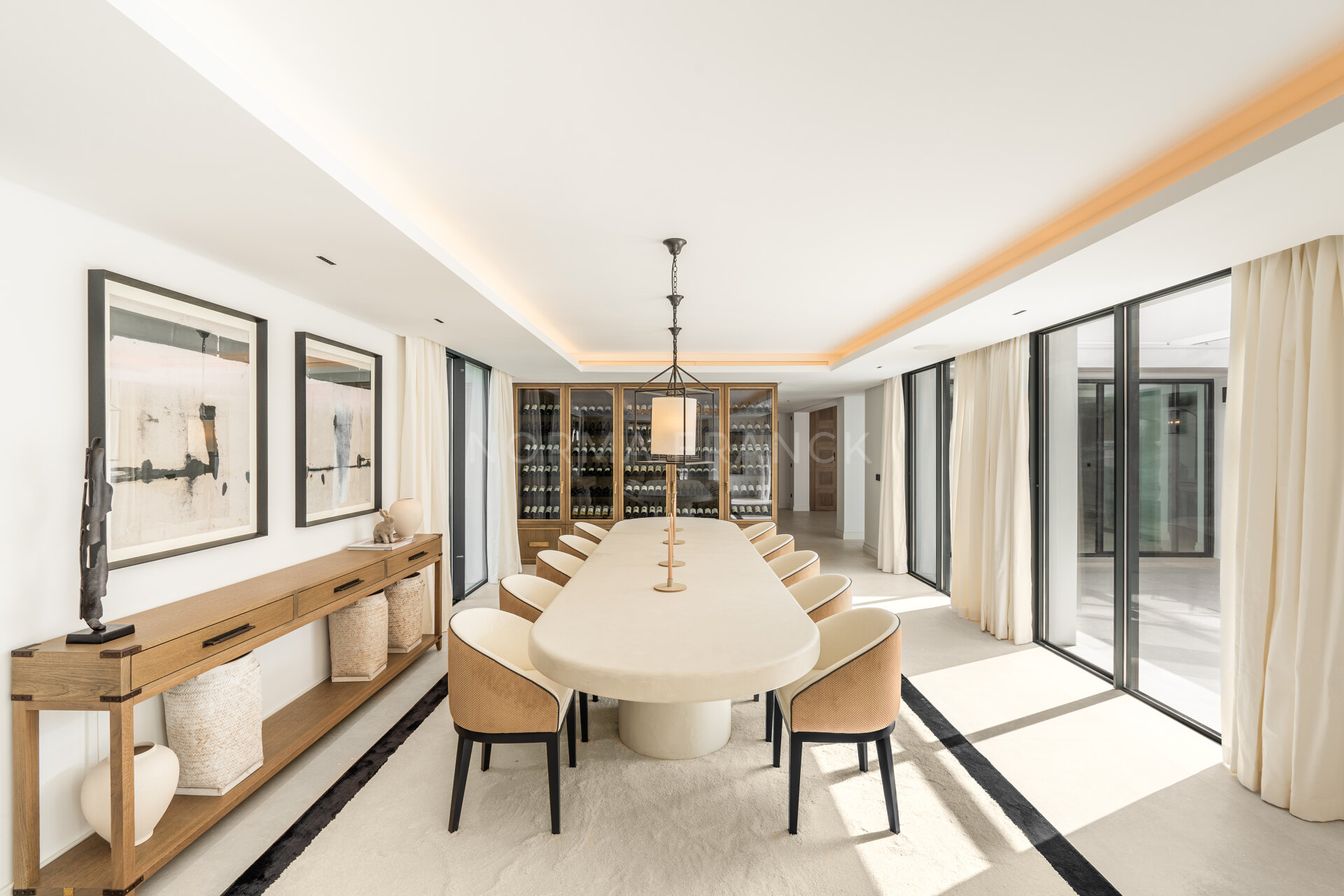 Villa Las Palmeras - Contemporary design with elegant traditional charm