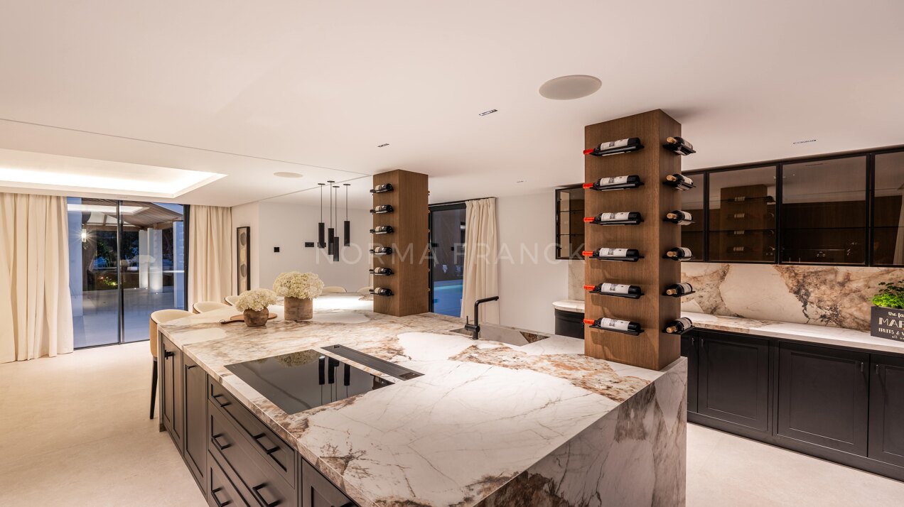 Villa Las Palmeras - Contemporary design with elegant traditional charm