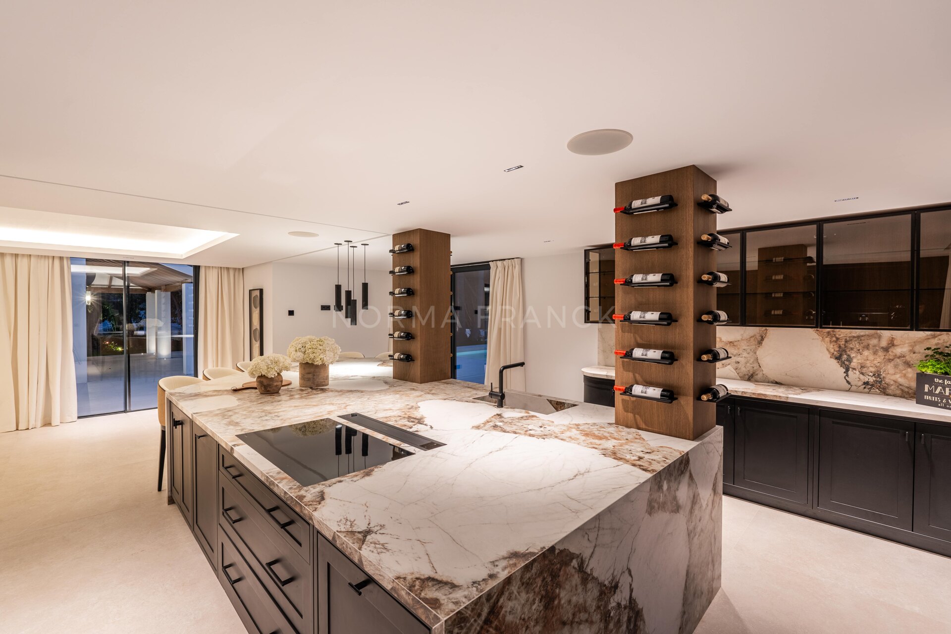 Villa Las Palmeras - Contemporary design with elegant traditional charm