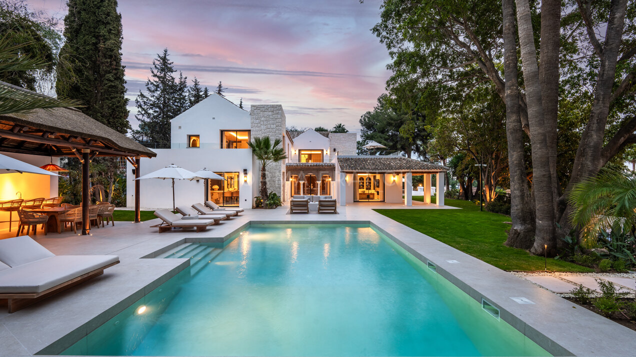 Villa Las Palmeras - Contemporary design with elegant traditional charm