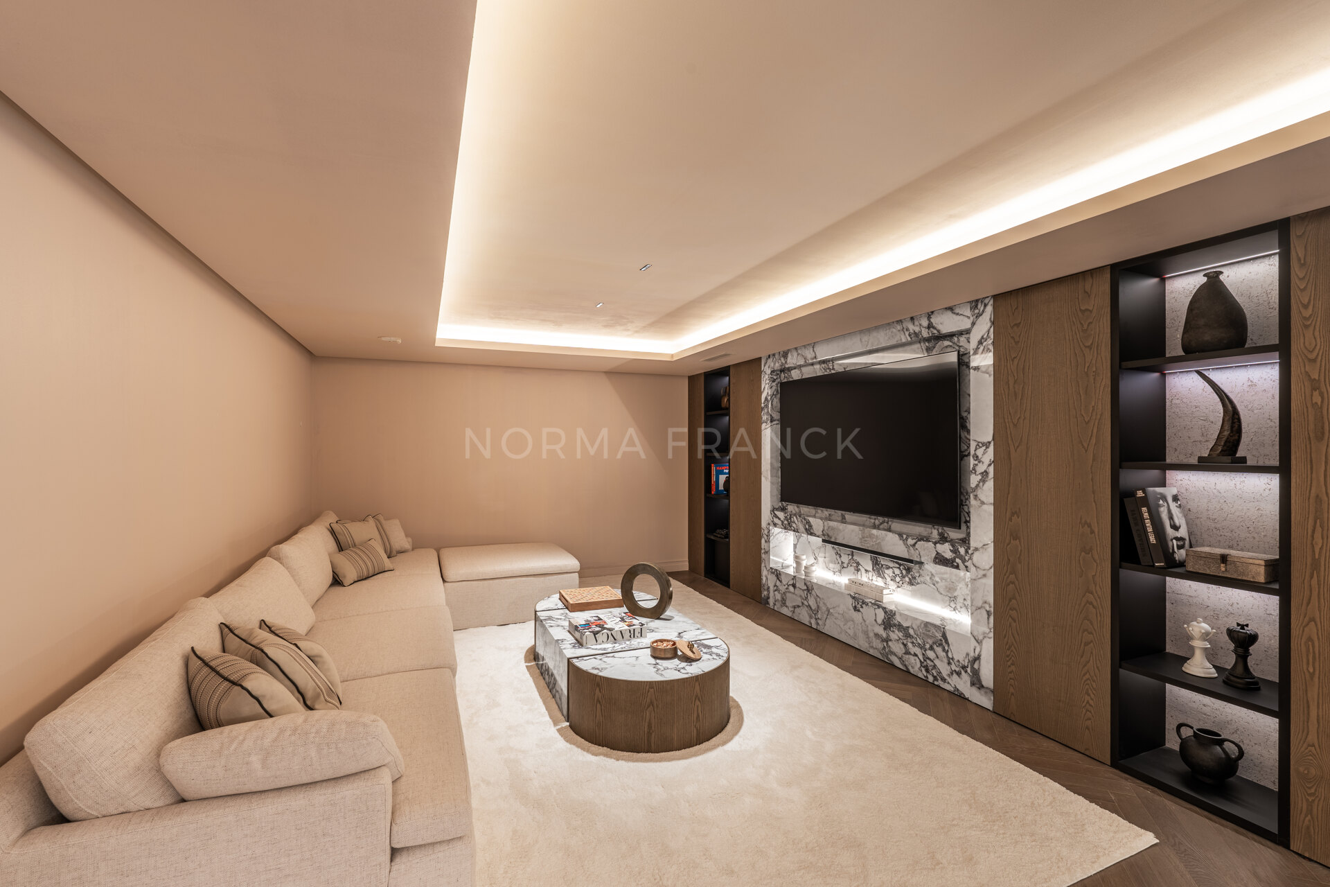 Villa Las Palmeras - Contemporary design with elegant traditional charm