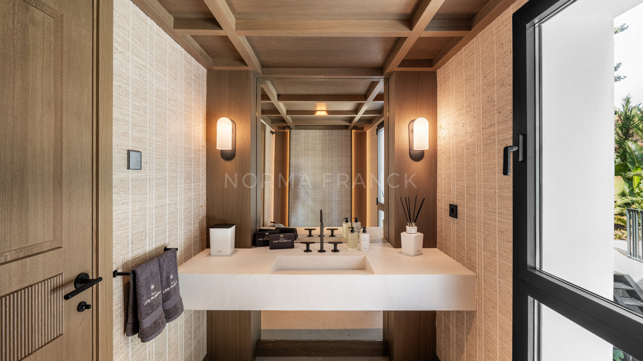 Villa Las Palmeras - Contemporary design with elegant traditional charm