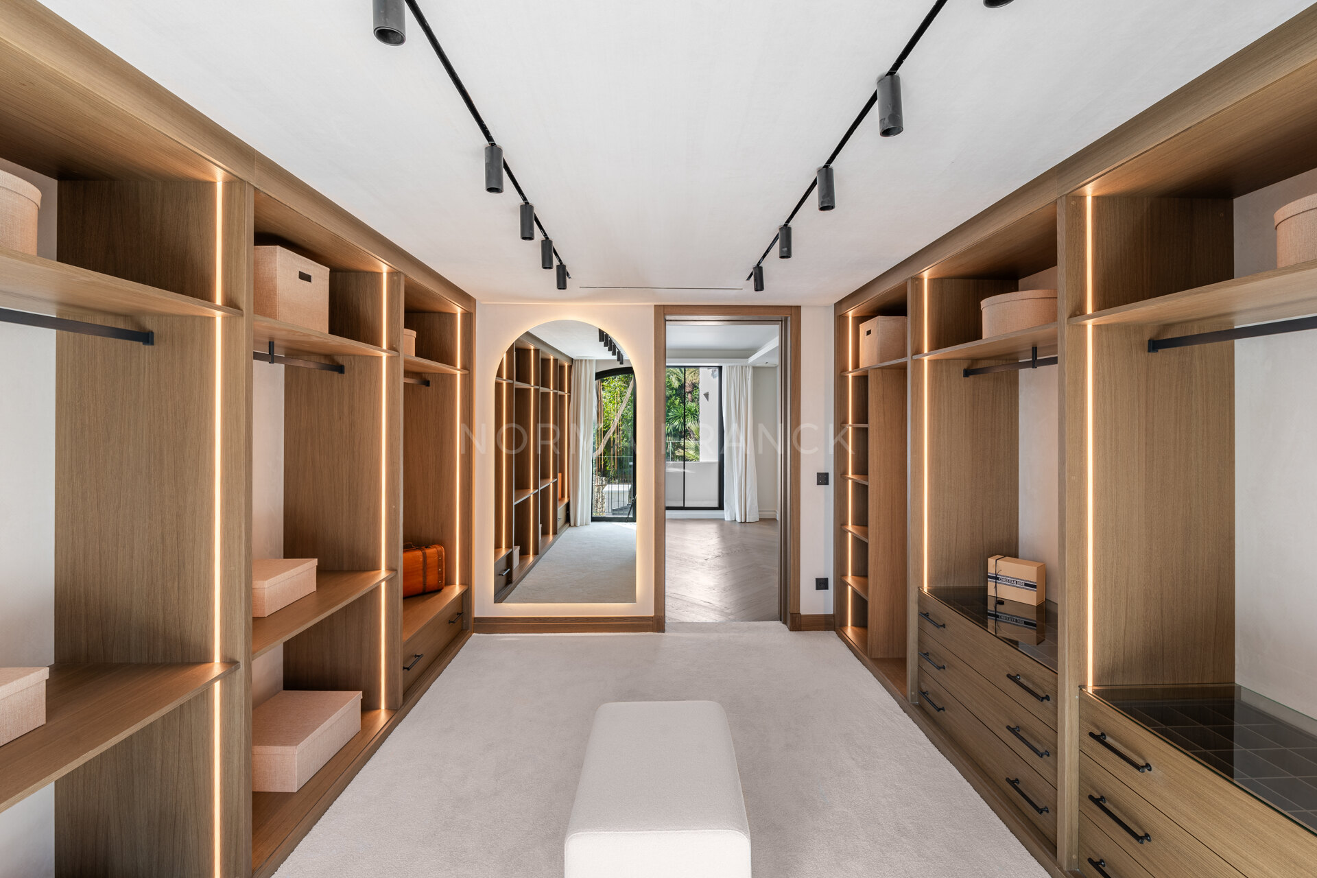 Villa Las Palmeras - Contemporary design with elegant traditional charm