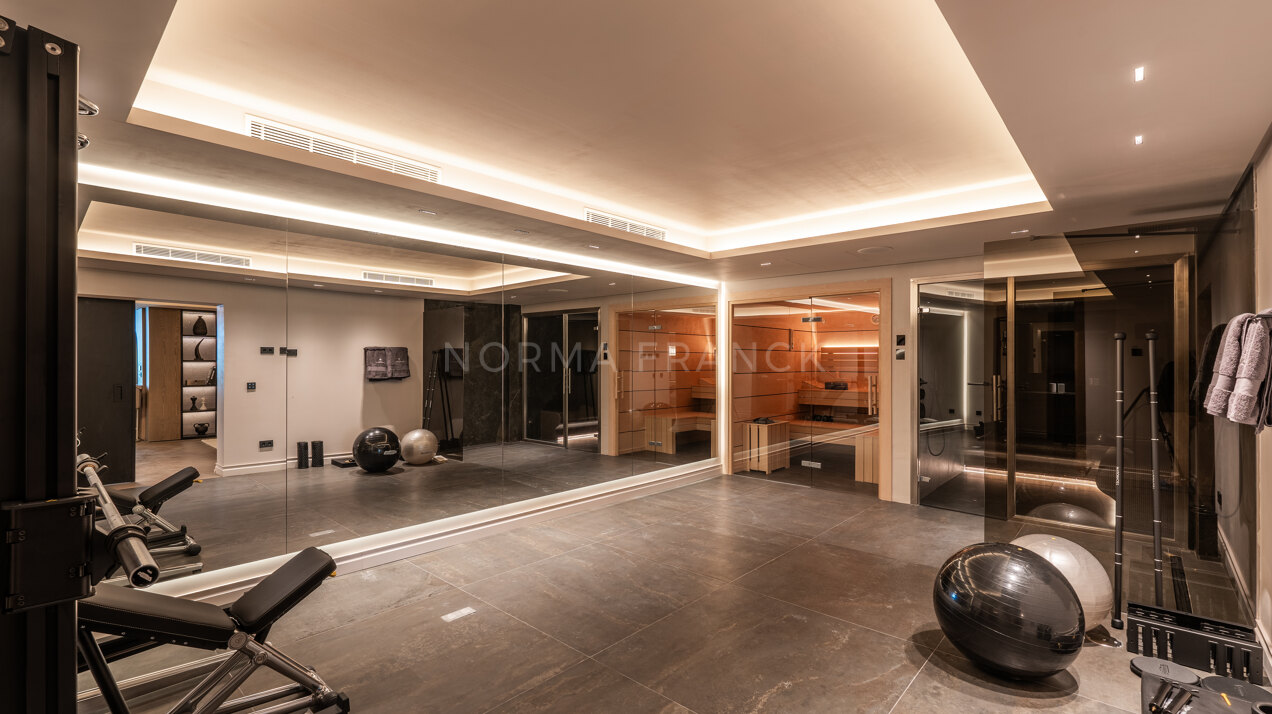 Villa Las Palmeras - Contemporary design with elegant traditional charm