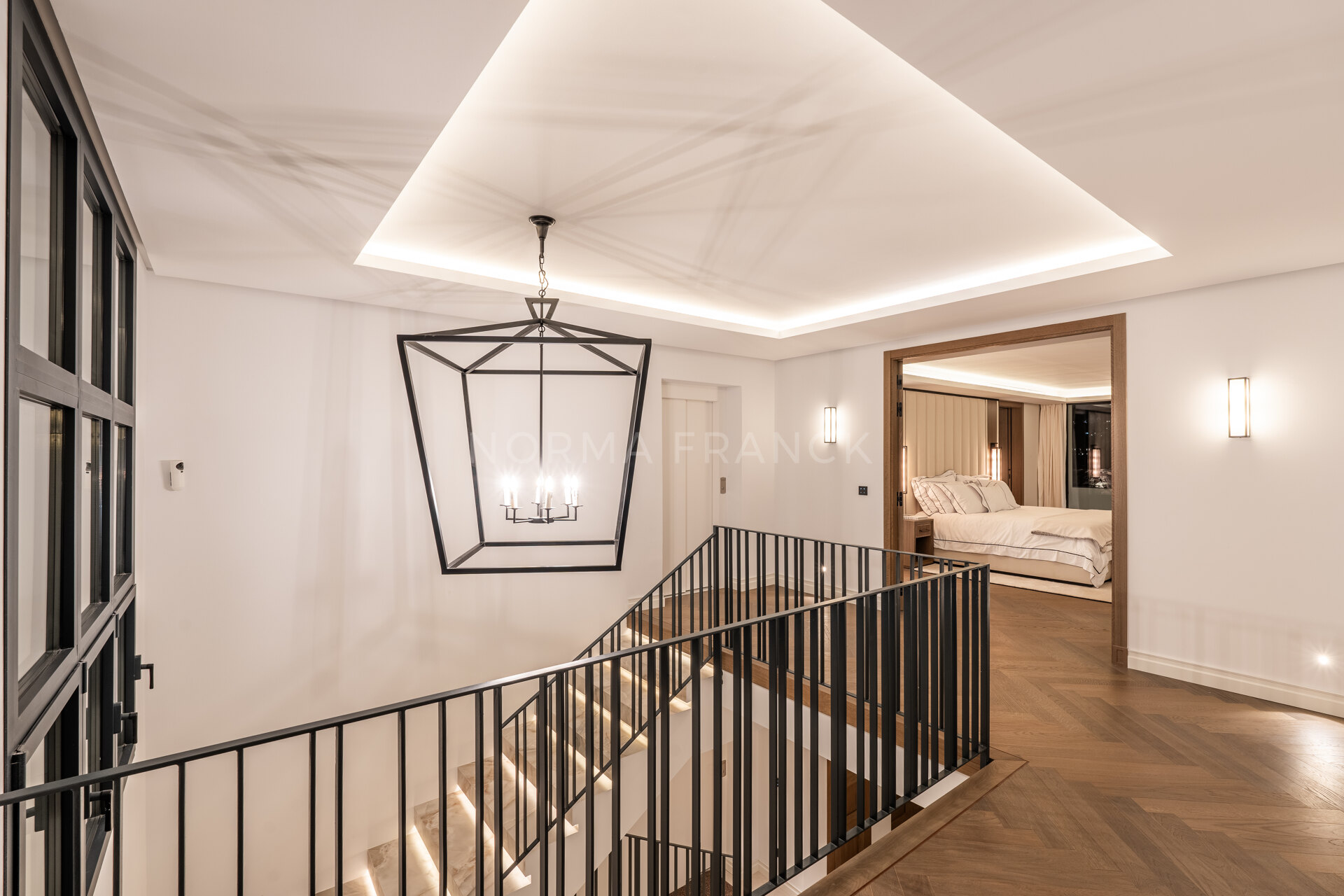 Villa Las Palmeras - Contemporary design with elegant traditional charm