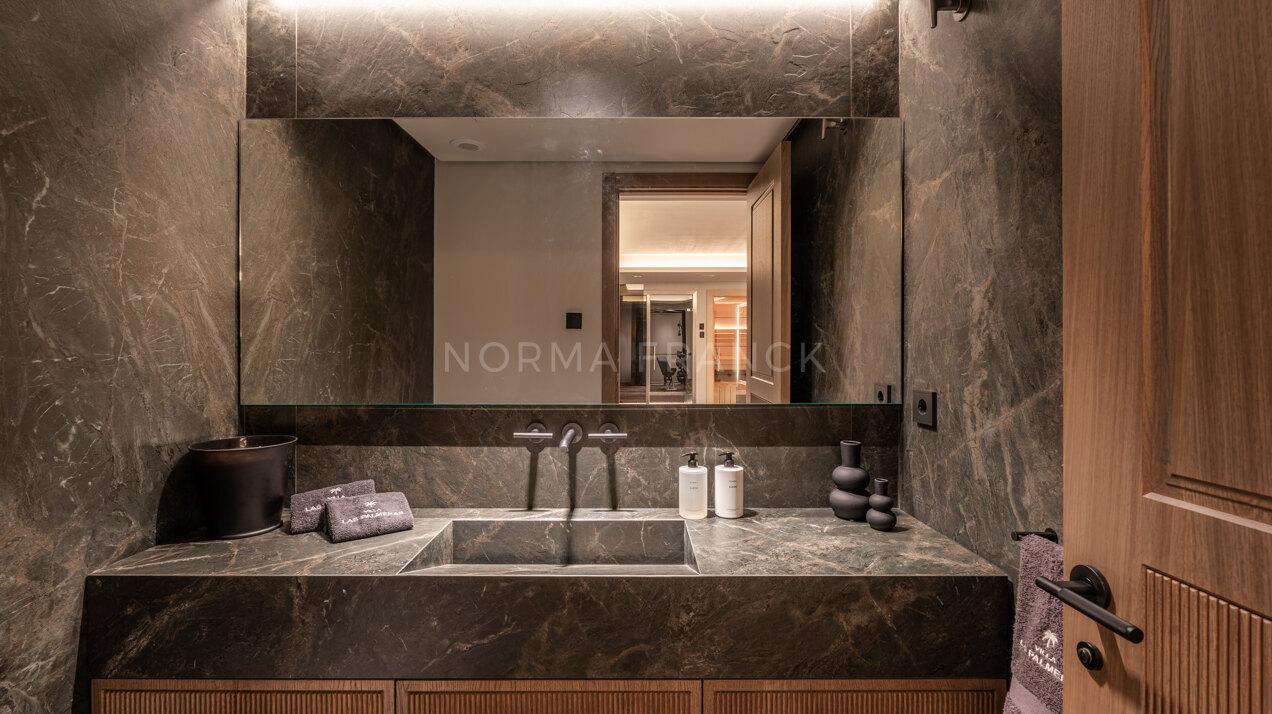 Villa Las Palmeras - Contemporary design with elegant traditional charm
