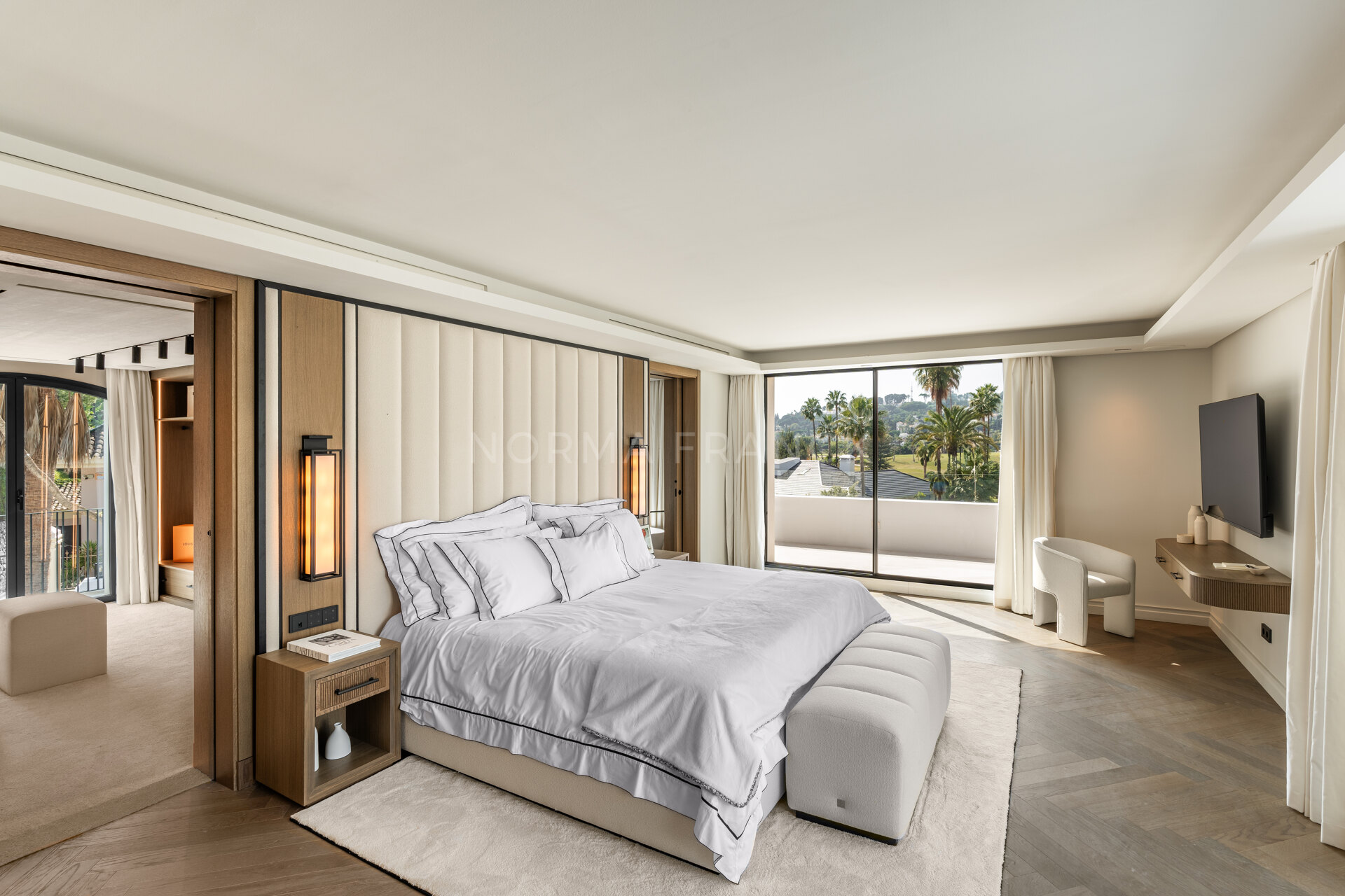 Villa Las Palmeras - Contemporary design with elegant traditional charm