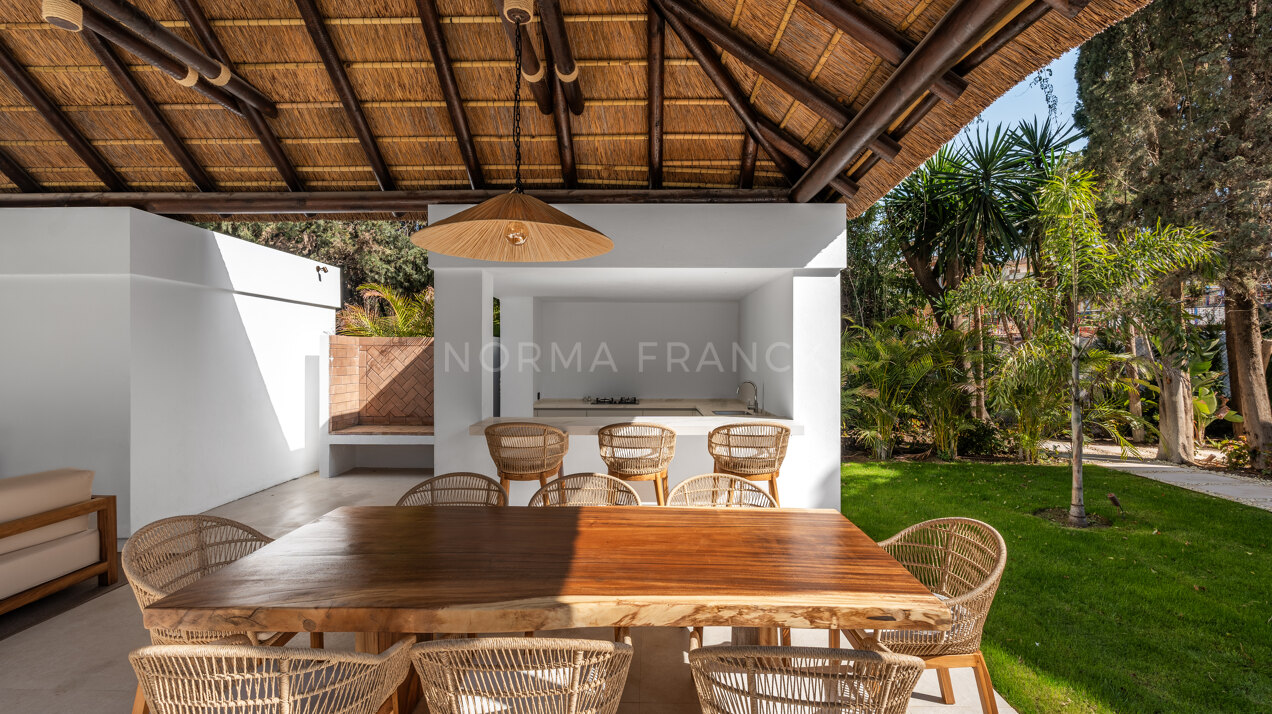 Villa Las Palmeras - Contemporary design with elegant traditional charm