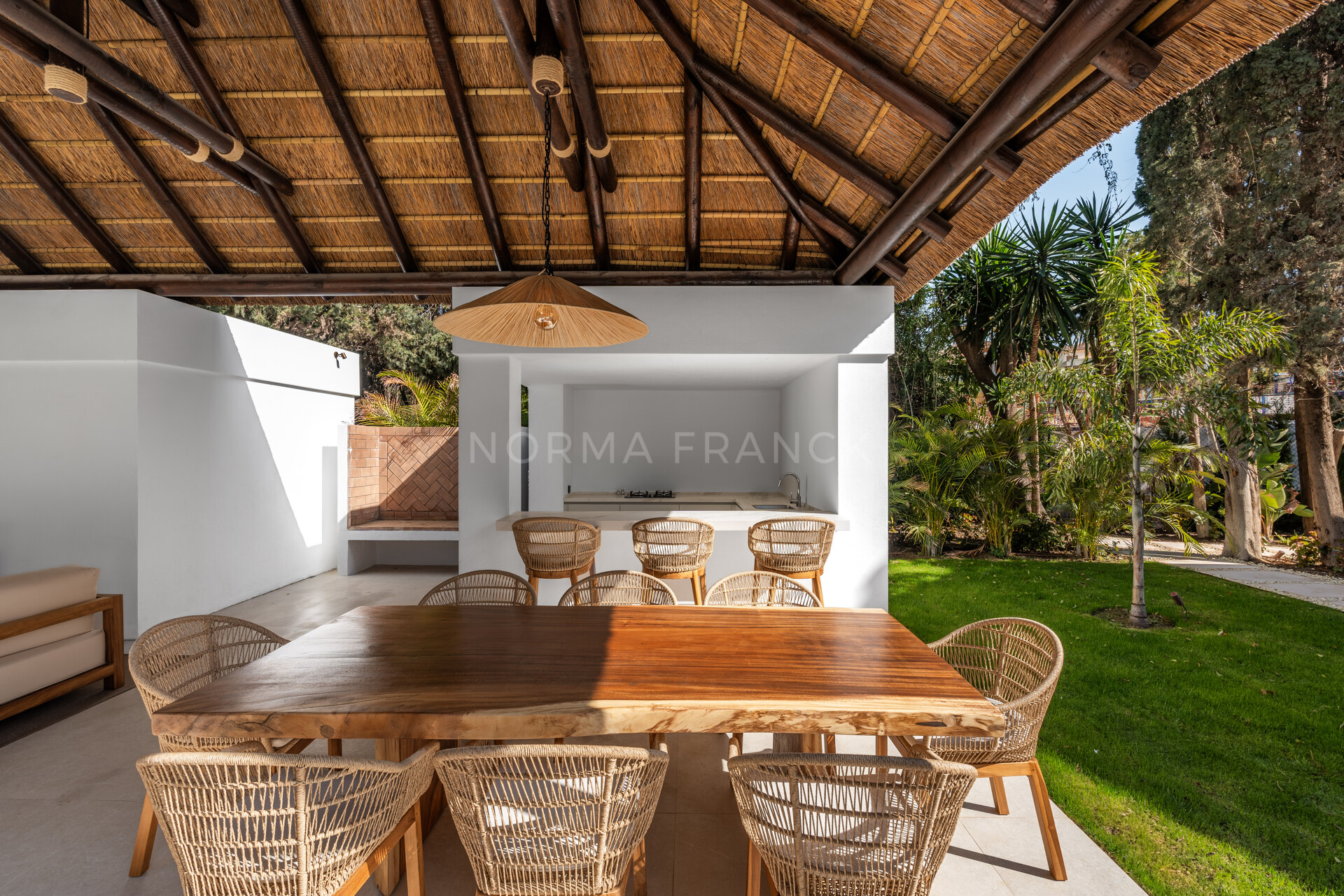 Villa Las Palmeras - Contemporary design with elegant traditional charm