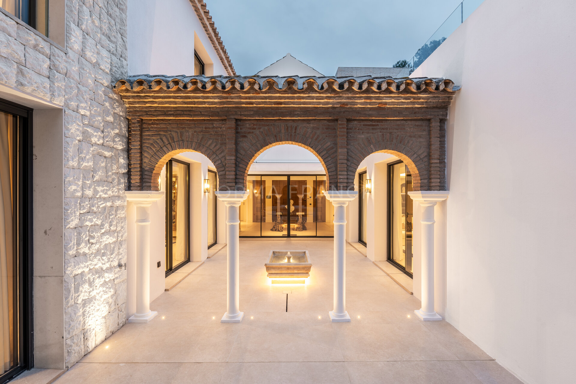 Villa Las Palmeras - Contemporary design with elegant traditional charm