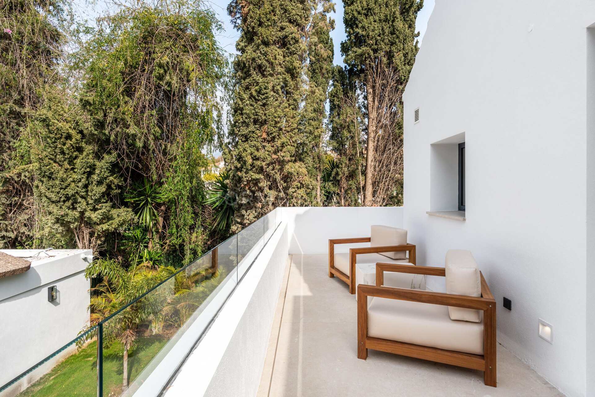 Villa Las Palmeras - Contemporary design with elegant traditional charm