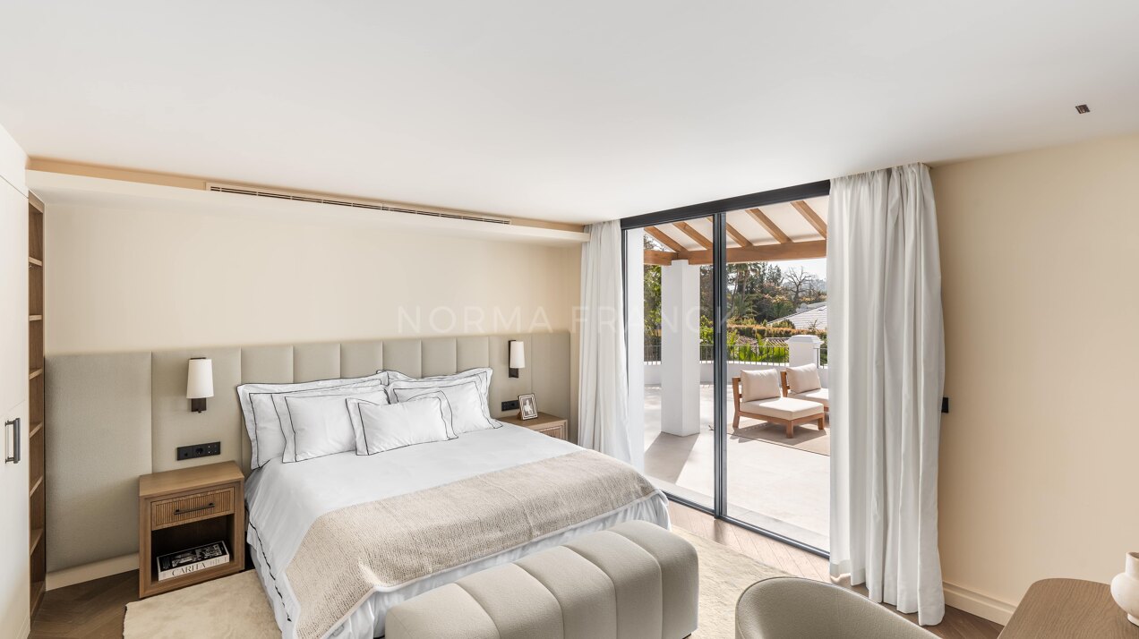 Villa Las Palmeras - Contemporary design with elegant traditional charm