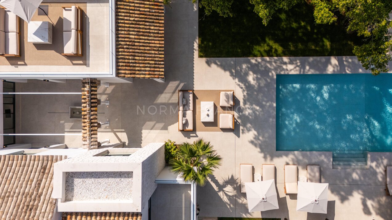 Villa Las Palmeras - Contemporary design with elegant traditional charm