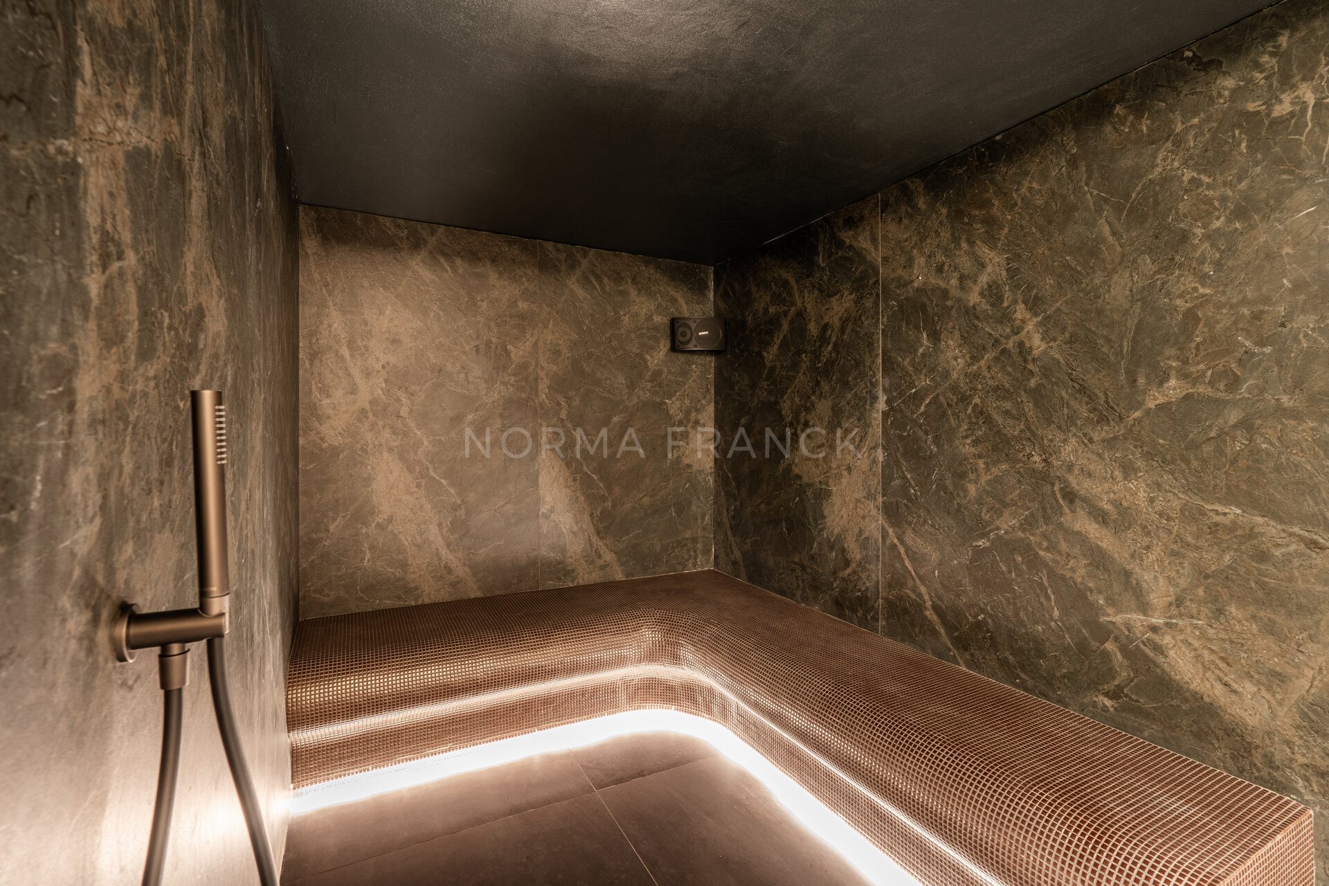 Villa Las Palmeras - Contemporary design with elegant traditional charm