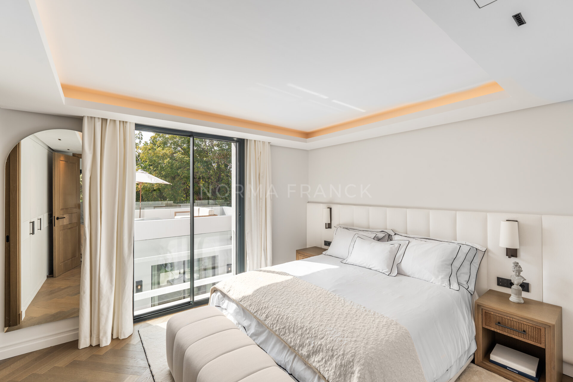 Villa Las Palmeras - Contemporary design with elegant traditional charm