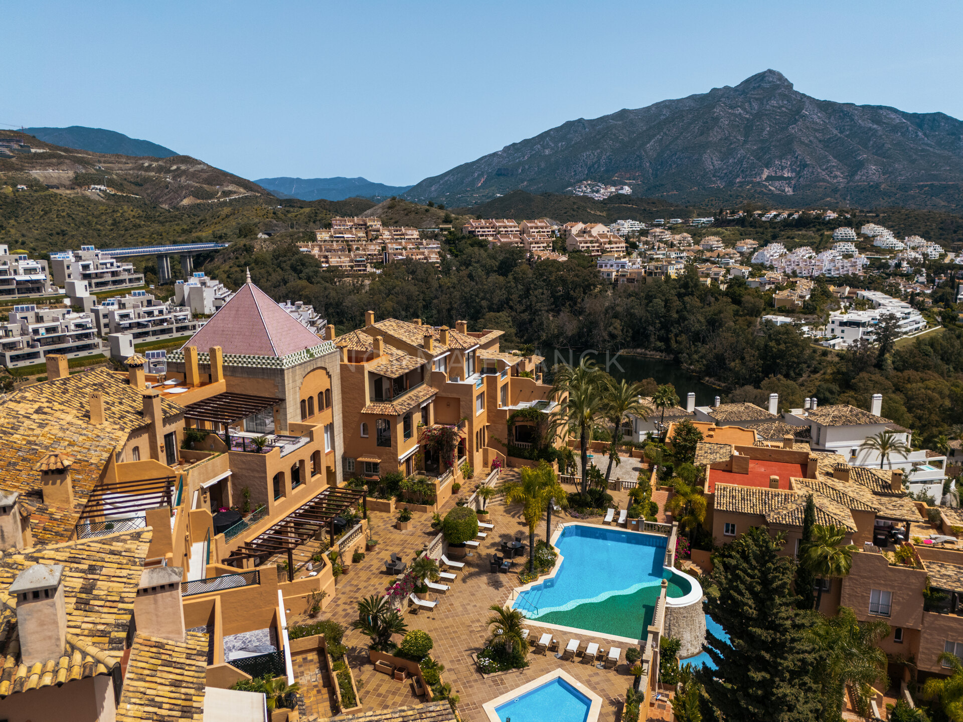 Les Belvederes A5 - Elegant Elevated Ground Floor apartment with Sea Views in Les Belvederes, La Cerquilla – Nueva Andalucía
