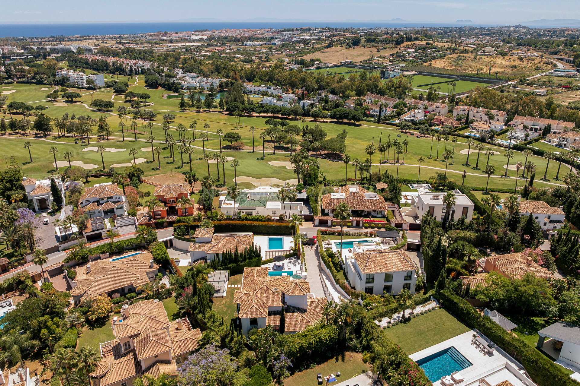Villa Florence - Close to Los Naranjos Golf Club in Nueva Andalucía