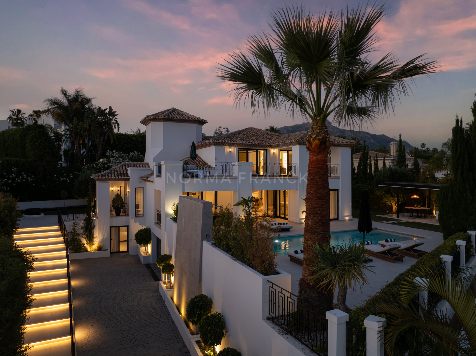 Villa Florence - Close to Los Naranjos Golf Club in Nueva Andalucía