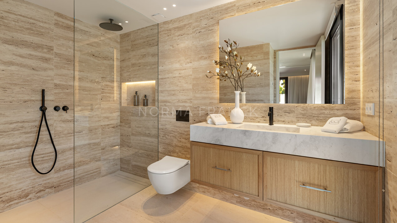 Modern Luxury Villa in Nueva Andalucía
