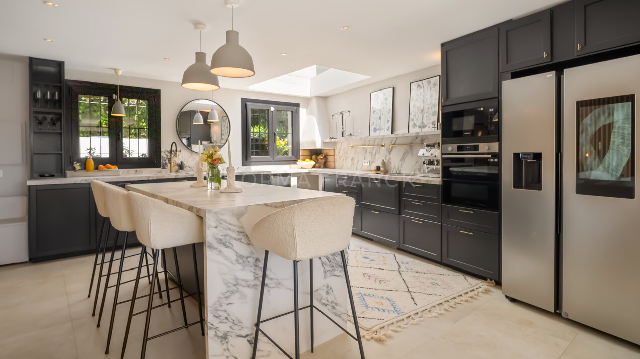 Beautiful townhouse in the Golden Mile with Sea views