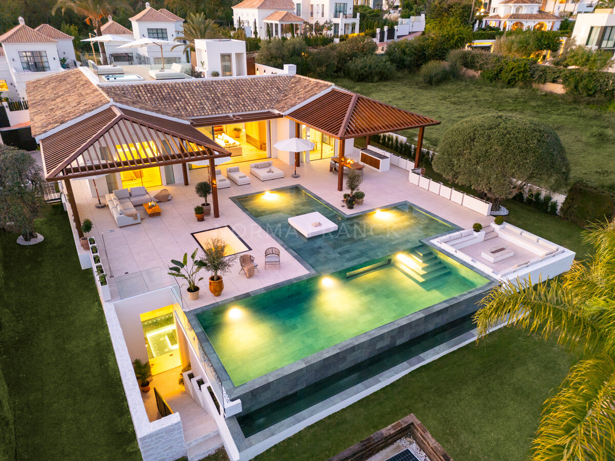 Villa Olivia - Stunning frontline golf villa in nueva Andalucia